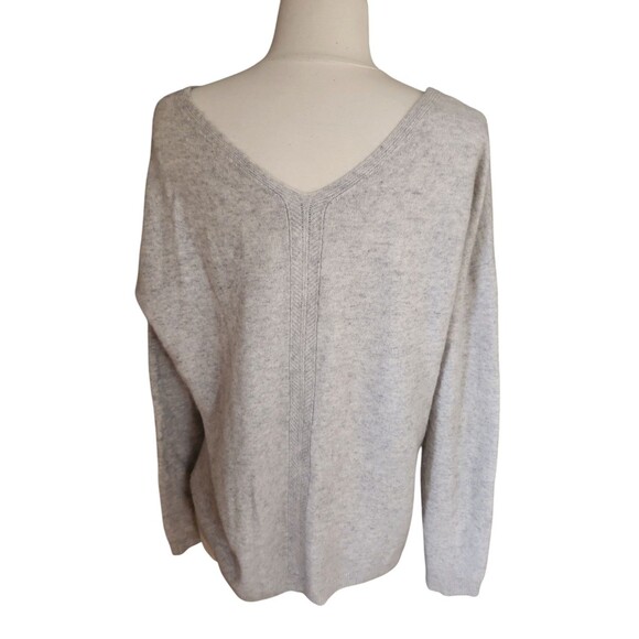 Nicole Miller Cashmere V-neck Sweater Women's Size XL Light Gray Soft Capsule - Picture 3 of 8